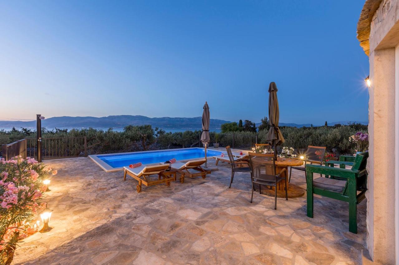 Island Getaway - Heritage House Mirca  ภายนอก รูปภาพ