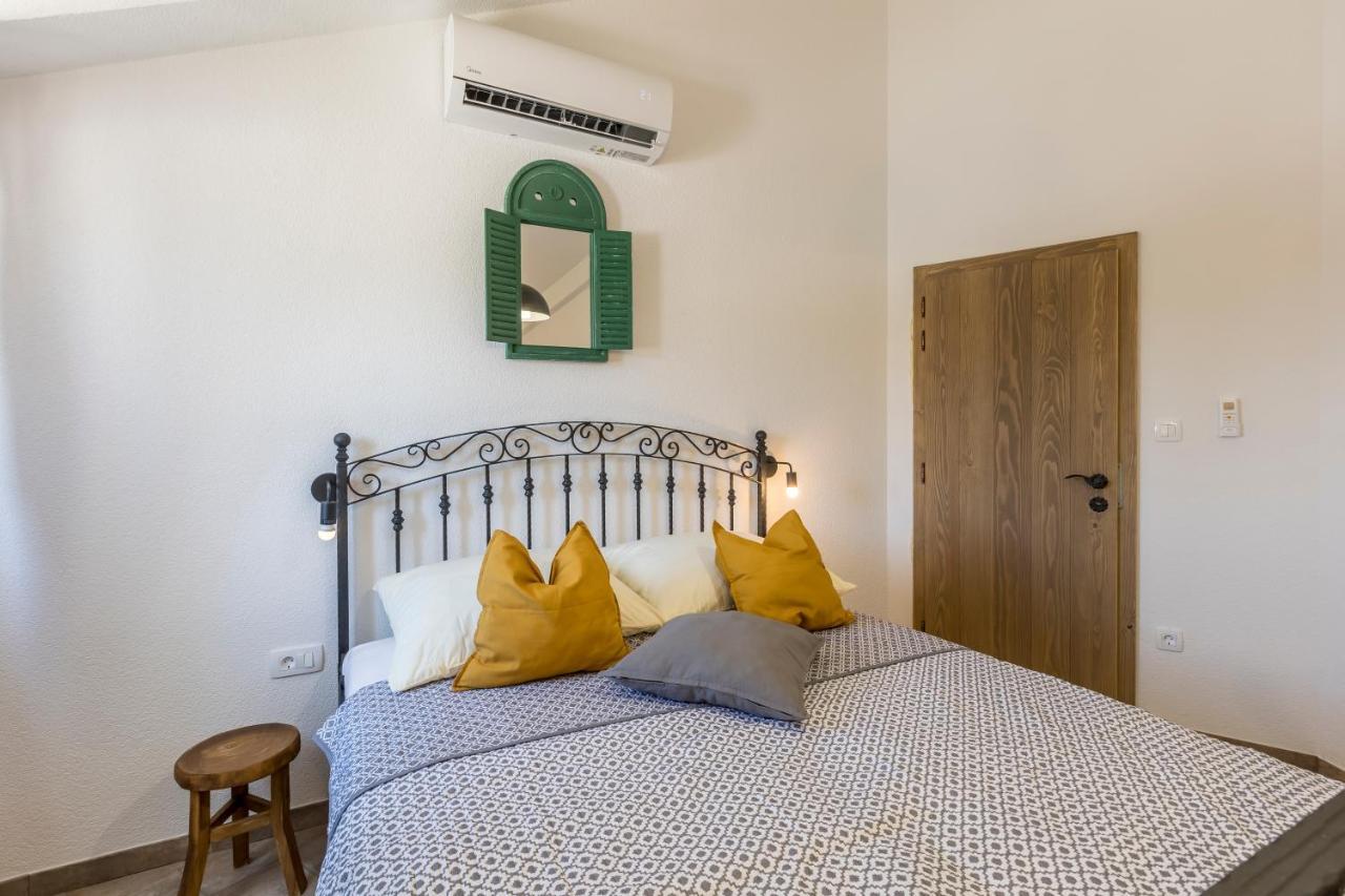 Island Getaway - Heritage House Mirca  ภายนอก รูปภาพ