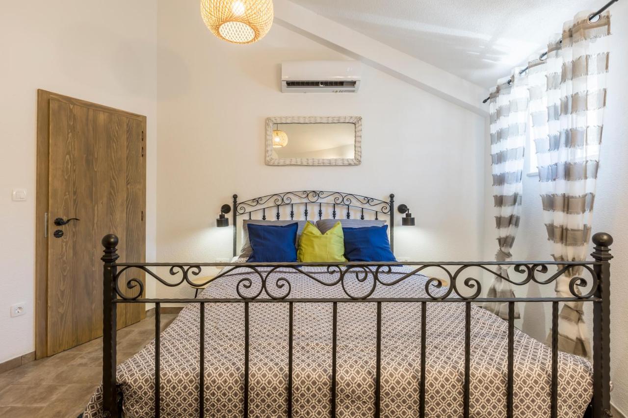 Island Getaway - Heritage House Mirca  ภายนอก รูปภาพ