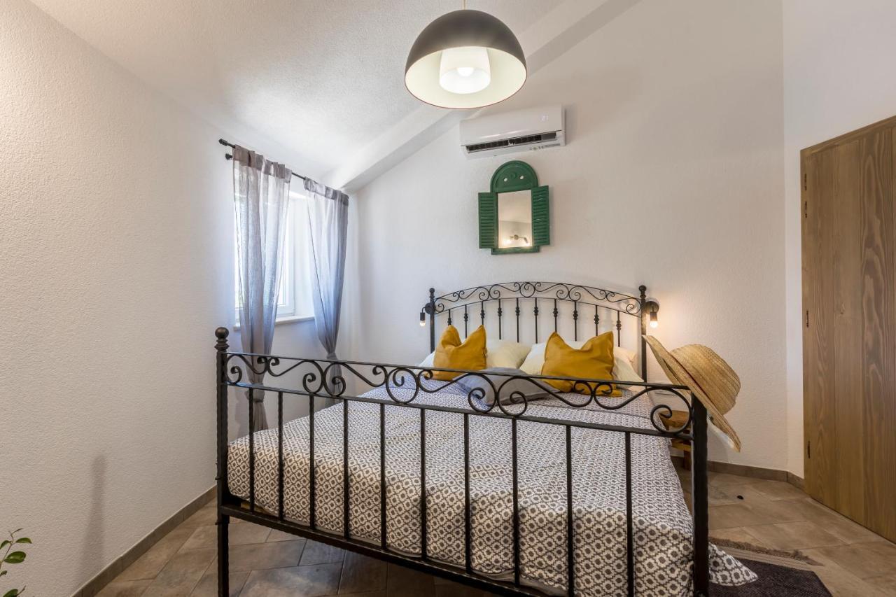 Island Getaway - Heritage House Mirca  ภายนอก รูปภาพ