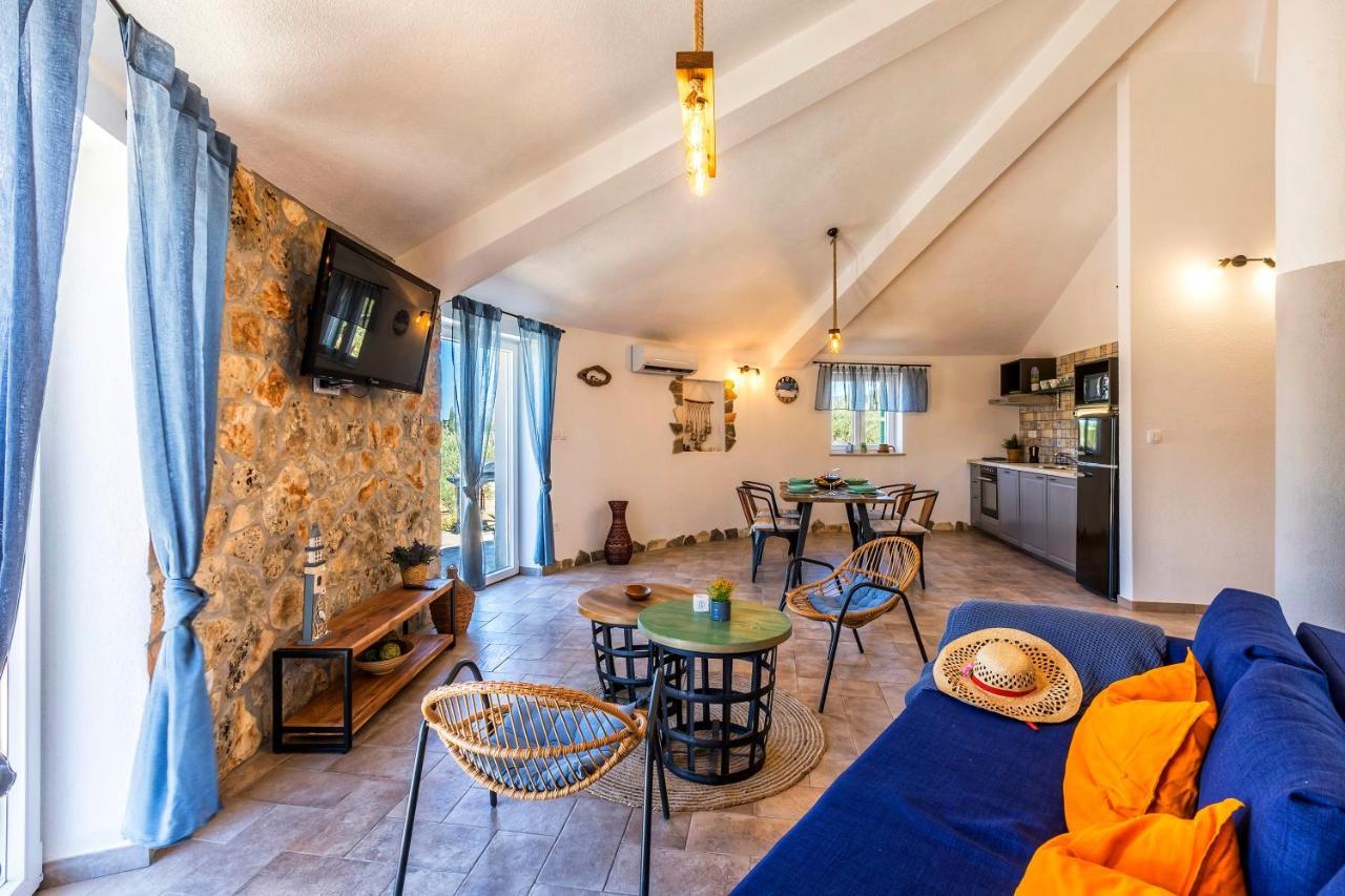 Island Getaway - Heritage House Mirca  ภายนอก รูปภาพ