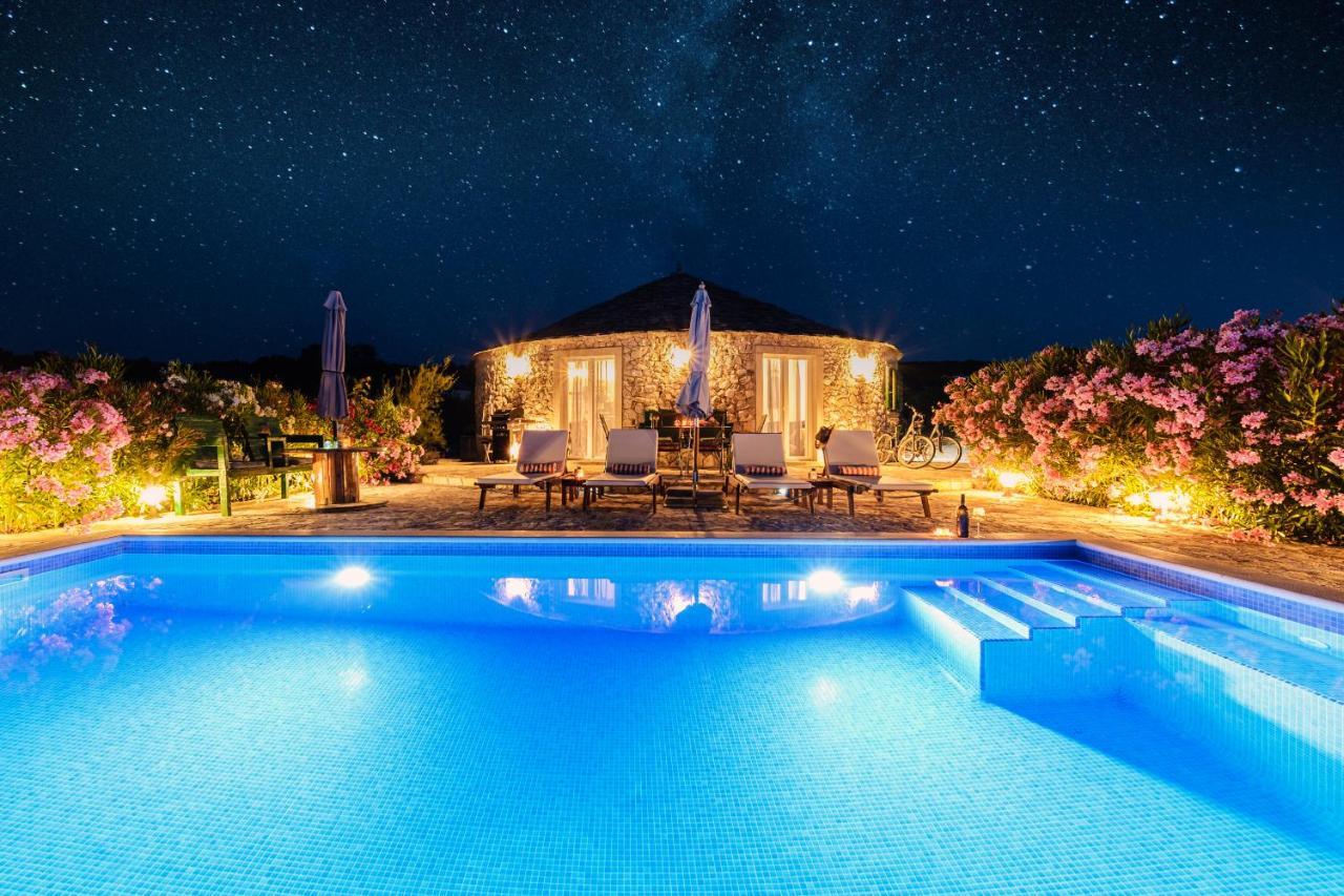 Island Getaway - Heritage House Mirca  ภายนอก รูปภาพ
