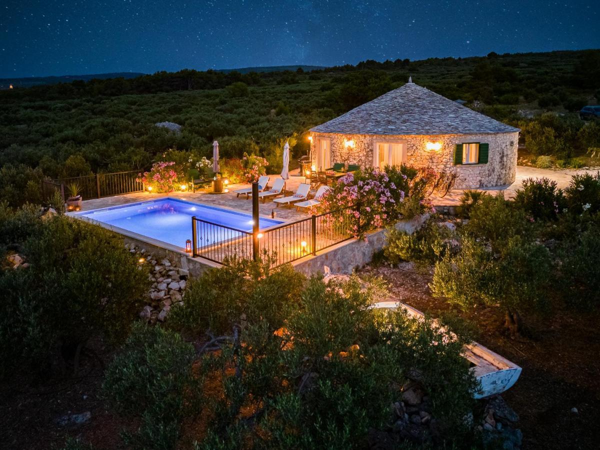 Island Getaway - Heritage House Mirca  ภายนอก รูปภาพ