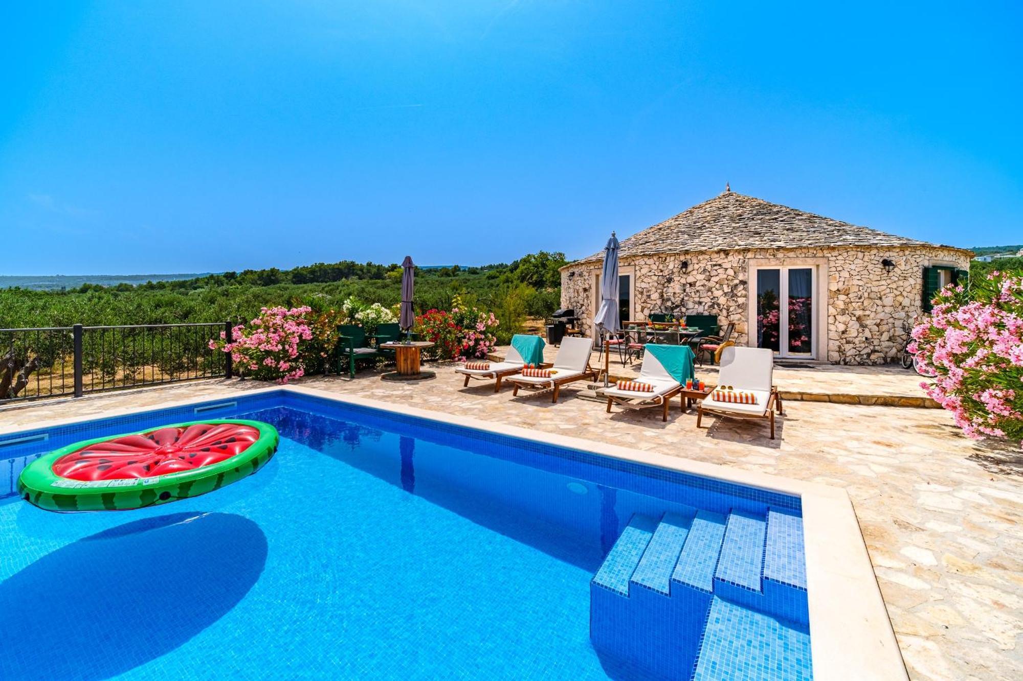 Island Getaway - Heritage House Mirca  ภายนอก รูปภาพ