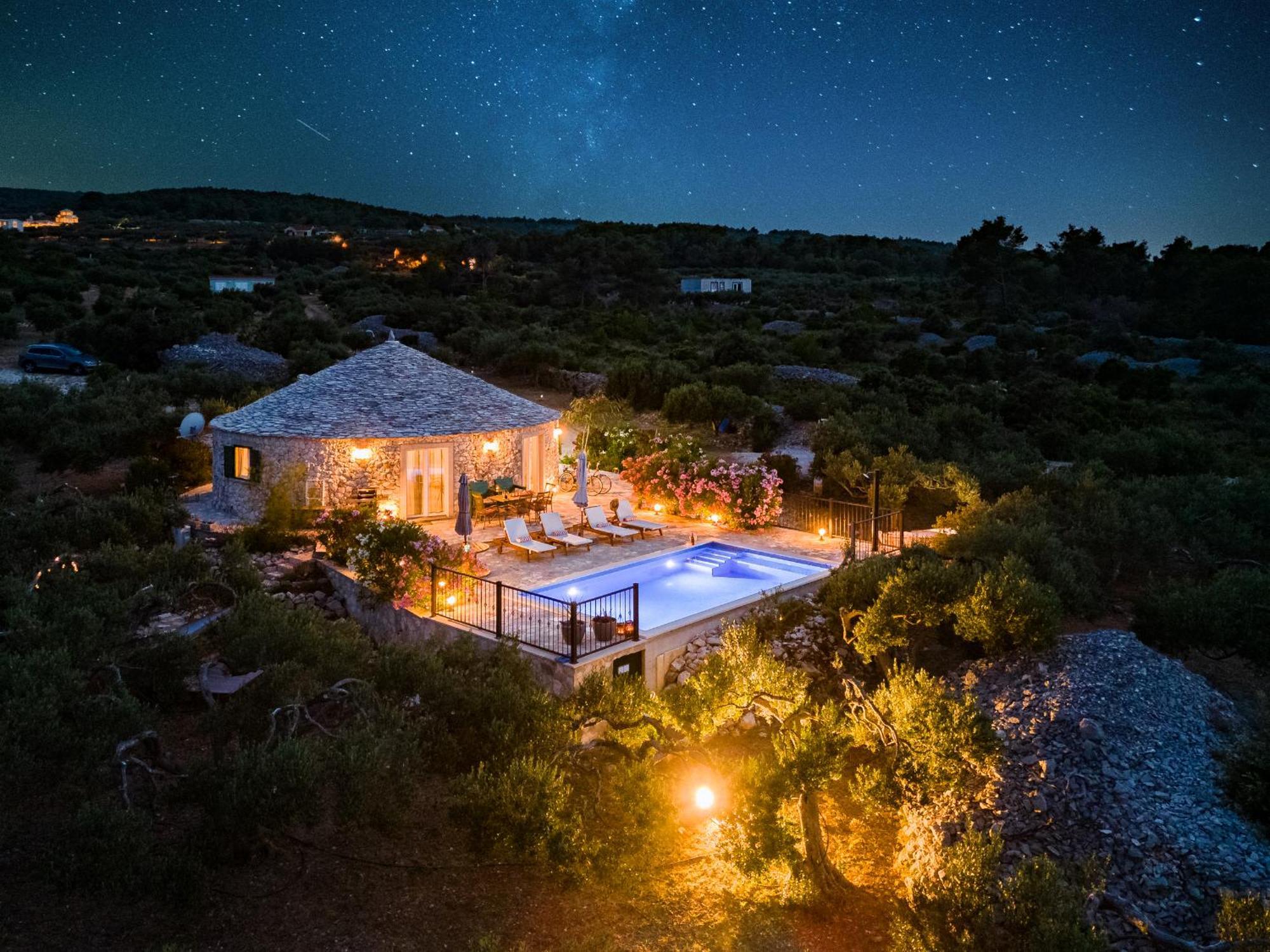 Island Getaway - Heritage House Mirca  ภายนอก รูปภาพ
